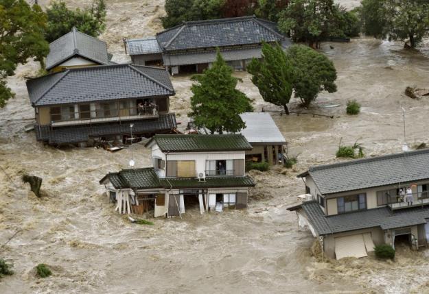 Mammoth Flood In Japan 100000 Flee Homes Houses Torn Trees Uprooted