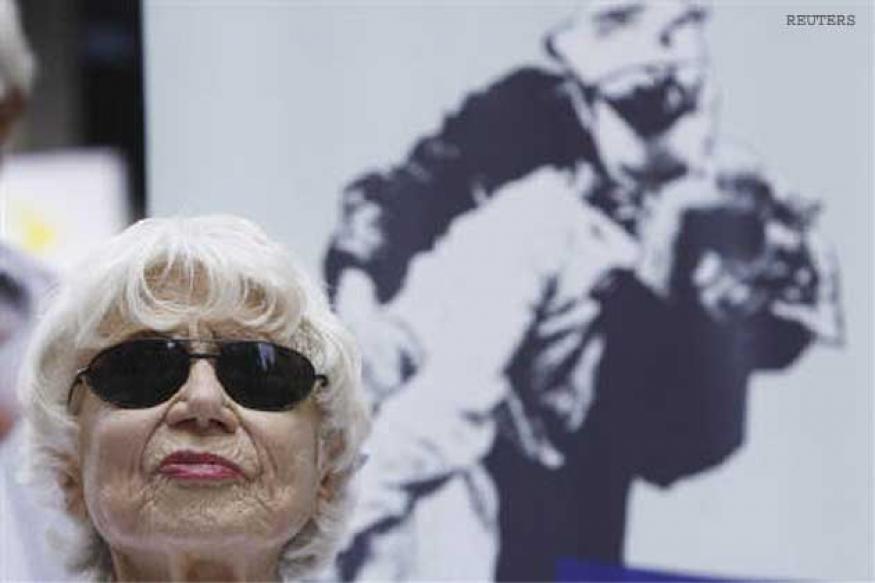 Times Squares V J Day Iconic Photo Nurse Kissed By Sailor Dies