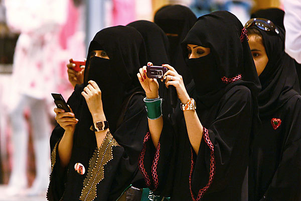 Will Trump Ban Muslims From Entering United States Is Widely Debated