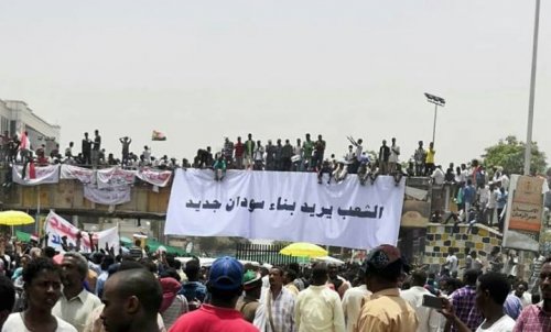 Sudanese new military council head meets protesters listening to demands