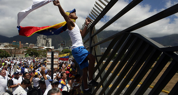 US warns Cuba to face economic pressure for supporting Venezuela